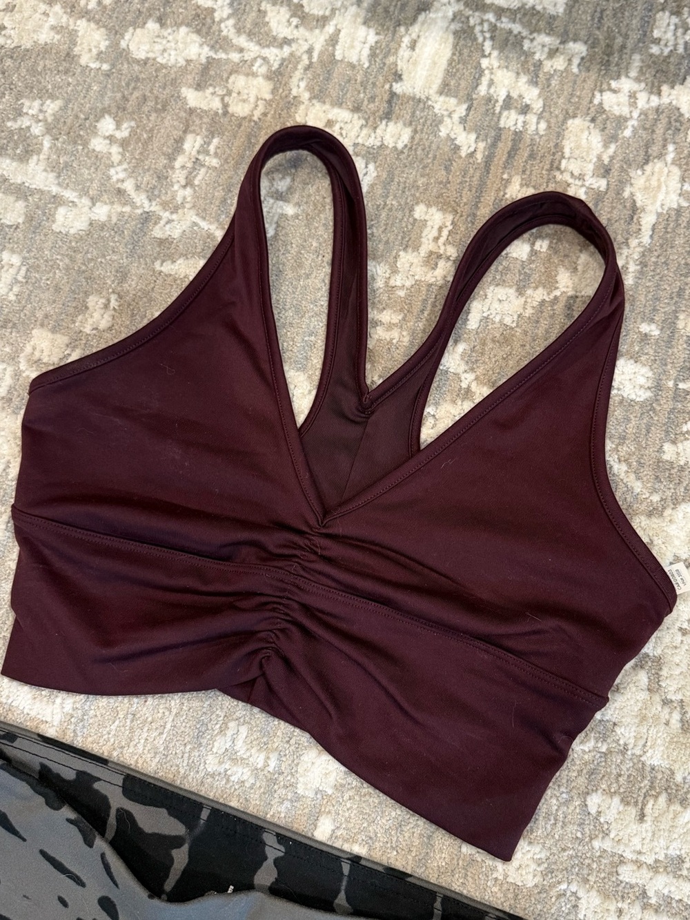 ALO Yoga Maroon Ruched V‑Neck Sports Bra